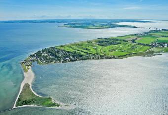 Ferienpark Wulfenerhals allows 18 year olds to book a room