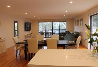 kanburra house allows 18 year olds to book a room