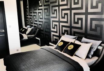 Apartament Lema Versace has rooms with a private hot tub