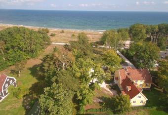 Strandvillan Ljugarn has Balcony rooms