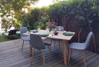 le petit Eden de la Madrague face    la Ciotat allows 18 year olds to book a room