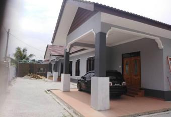 Ulya Homestay 2 has Balcony rooms