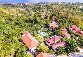 The Pande Hill Homestay has Balcony rooms