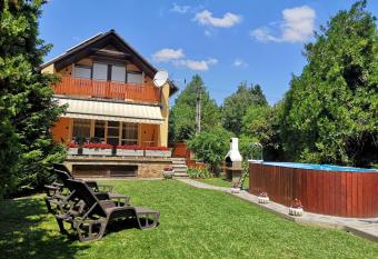 Aranyhal Vend  gh  z has Balcony rooms