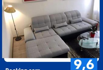 APARTMENT MAX 4 stars allows 18 year olds to book a room