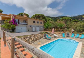 Hauzify I Villa Malvet has Balcony rooms