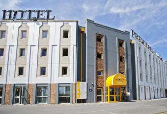 Premi  re Classe Rosny Sous Bois allows 18 year olds to book a room