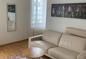 2 Zimmer Appartement allows 18 year olds to book a room
