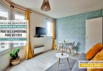 ****A  roport CDG/Parc Asterix/Parc des expos/Paris**** allows 18 year olds to book a room