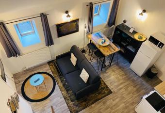 Le duplex Saint Gilles centre ville Baie de Somme allows 18 year olds to book a room