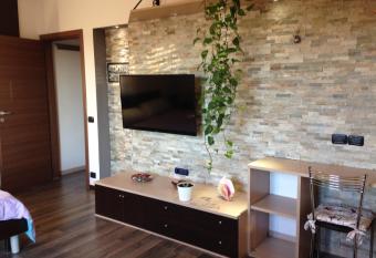 B&B Monza est allows 18 year olds to book a room