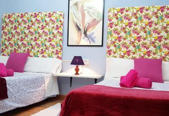 Calle Frailes, 7 Apartamento 2 allows 18 year olds to book a room