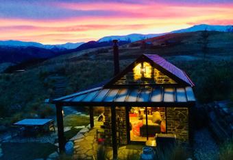 Hawkridge Chalet - Honeymooners Chalet has Balcony rooms