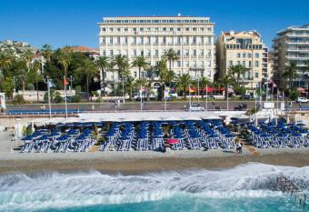 H  tel West End Promenade allows 18 year olds to book a room