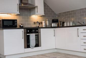 Mc Callstown House Apartment allows 18 year olds to book a room