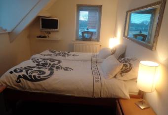 B&B Mary Vrouwenpolder allows 18 year olds to book a room