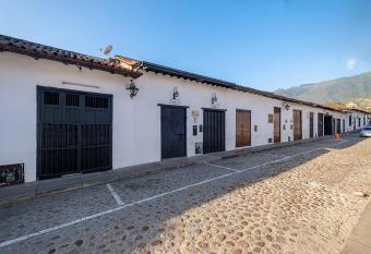 Ayenda Boutique Macaregua Gir  n allows 18 year olds to book a room