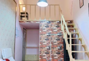 Budapest Three Cats Hostel allows 18 year olds to book a room