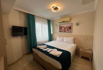 Le Safran Palace Hotel allows 18 year olds to book a room