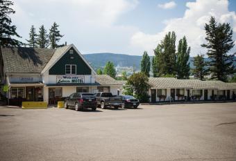 Lakeside Motel allows 18 year olds to book a room