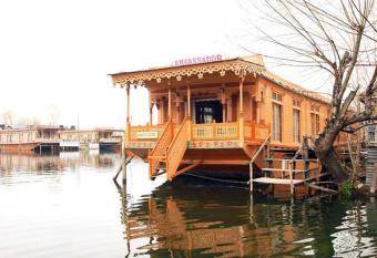 Houseboat Ambassador has Balcony rooms