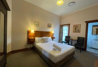 Belgravia Mountain Guest House allows 18 year olds to book a room