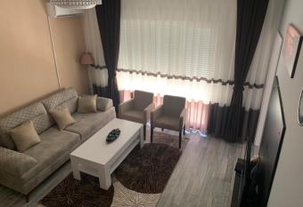 Apartments Divoli has rooms with a private hot tub