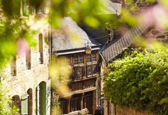 Chambres d h  tes Logis Du Jerzual allows 18 year olds to book a room