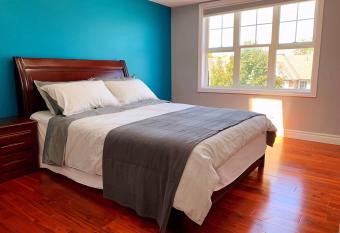 Nice rooms with private bath in Mid Town Toronto allows 18 year olds to book a room