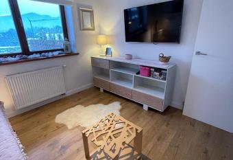 Apartament Poleczka Zakopane Ko  cielisko allows 18 year olds to book a room