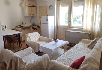 Lovely central apartment with free parking! allows 18 year olds to book a room