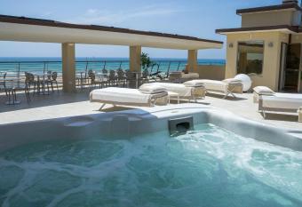 Roma Hotel has Balcony rooms