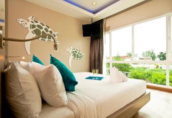 Ratana Platinum Resort Kamala allows 18 year olds to book a room