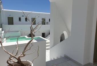 Artemis Hotel has Balcony rooms