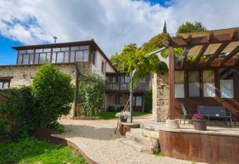 O Canto da Terra allows 18 year olds to book a room