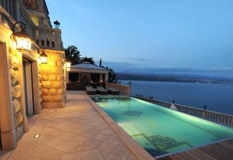 Villa Isabella - Luxury with style right next to the beach, private pool and sea view has Balcony rooms