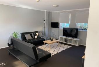 Cozy 3BR Townhouse in Liverpool CBD with parking has Balcony rooms