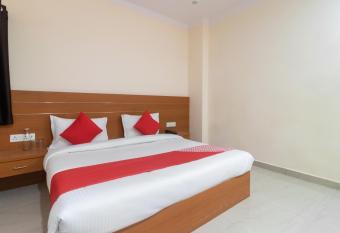 OYO Flagship 45850 Vishwanath Palace allows 18 year olds to book a room