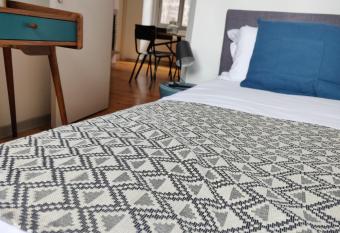 Suite H  tel de Ville - Cath  drale allows 18 year olds to book a room