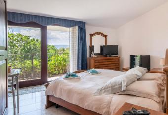 Le Calle has Balcony rooms