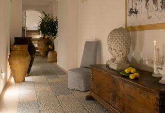 Dimora Botteghelle allows 18 year olds to book a room