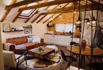 N95 has Balcony rooms