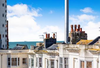 The i360 flat, penthouse, sea view, large private roof terrace, central Brighton 2 bedroom, up to 6 guests has Balcony rooms