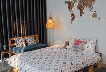 Amazing stay- homestay, city view, near center Hanoi, NK Cau Giay allows 18 year olds to book a room