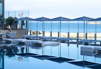 Thalazur Bandol Ile Rousse - H  tel & Spa has Balcony rooms