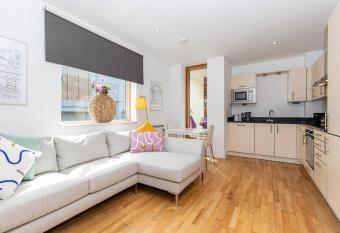 Oxfordshire Living - The Lewis Apartment - Oxford allows 18 year olds to book a room