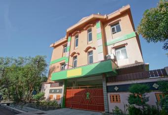 OYO 1419 Rhona Guest House Syariah allows 18 year olds to book a room