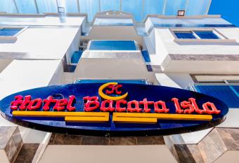 Hotel Bacat   allows 18 year olds to book a room