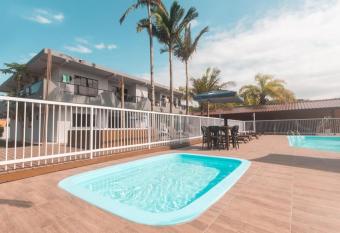 Morada da Praia 01 has rooms with a private hot tub