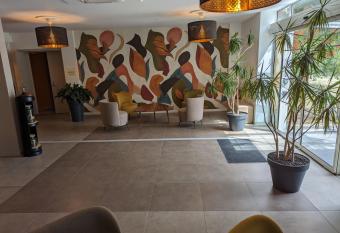 Logis De La Loire has Balcony rooms